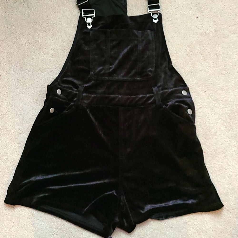 Black bib short overalls